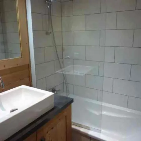 3 Pieces Renove, Pieds Des Pistes Et Proche Centre, - Fr-1-524-35 Morzine